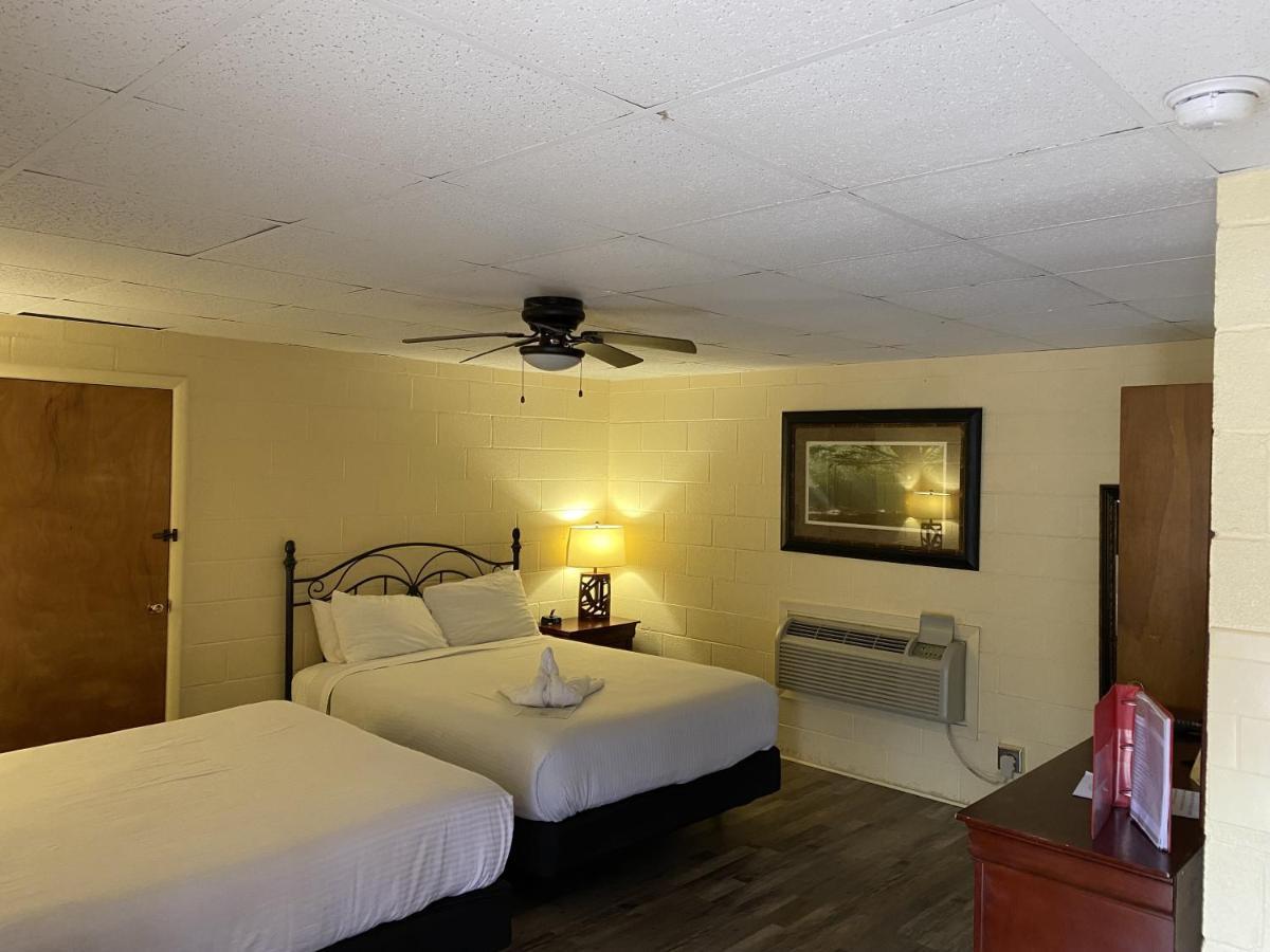 Ji11, Queen Guest Room At The Joplin Inn At The Entrance To Mountain Harbor Resort Hotel Room Mount Ida Экстерьер фото
