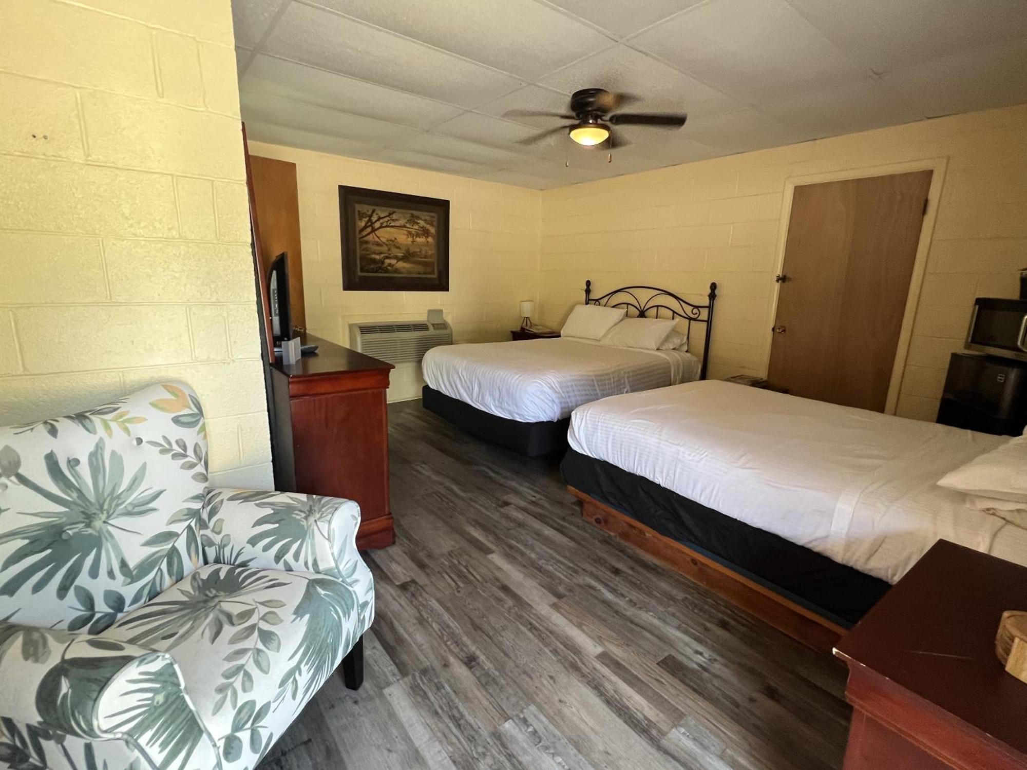 Ji11, Queen Guest Room At The Joplin Inn At The Entrance To Mountain Harbor Resort Hotel Room Mount Ida Экстерьер фото
